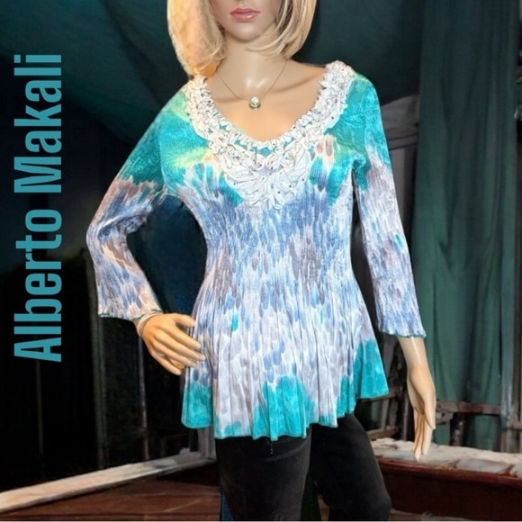 Alberto Makali Tops - COPY - Alberto Makali top Colors of the ocean. S-M a rare find in the Makali Co…